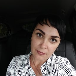 Valentina, 44, 