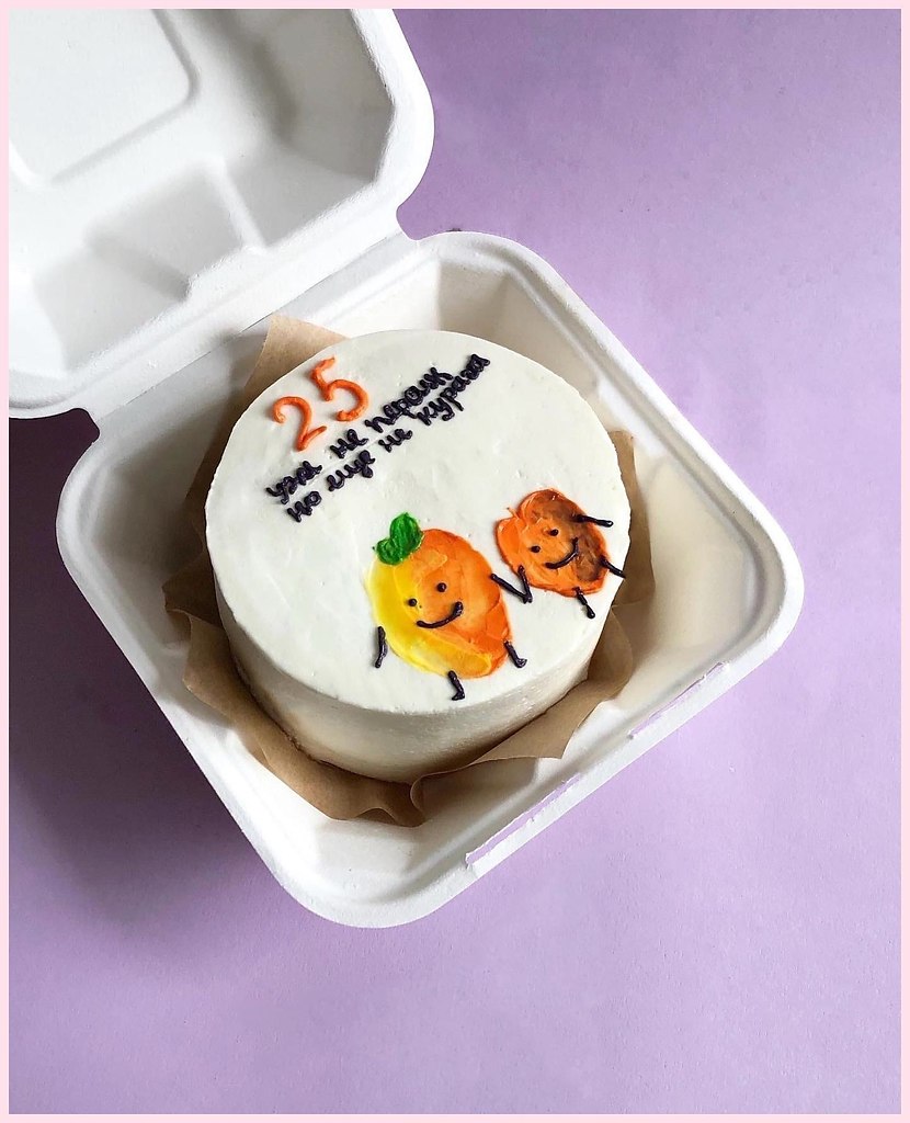 Идеи бенто торта на полгодика. Прикольные надписи на бенто торт. Прикольные надписи на бенто женщине. Прикольные торты. Бенто торт стоматологу с приколом.