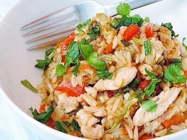 Плов с курицей. Вам потребуется: Филе курицы — 3 шт Морковь — 1 кг Рис — 0.5 кг Приправа (для плова) ...