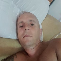 Casa, 39, 