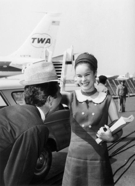 Чарли Чаплин, отец 12 детей, в 1965 году, будучи умудрённым стариком 76 лет, написал письмо своей ...