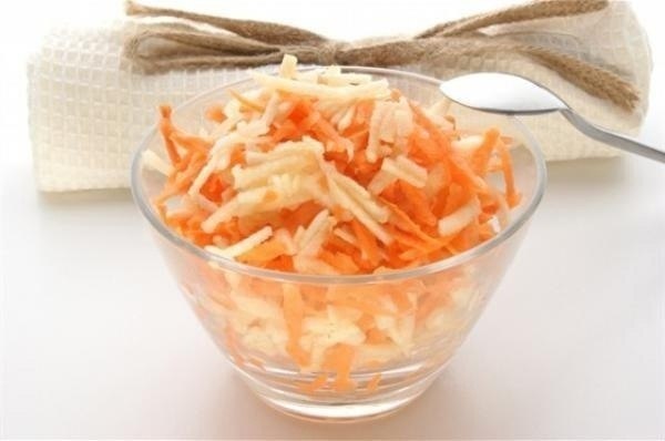 5 рецептов низкокалорийных салатов с морковью. 1. Морковный салат с яйцом . На 100 гр - 88.26 ккал ... - 5