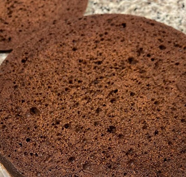 ТОРТ НА ДЕНЬ РОЖДЕНИЯ.Нежныи, насыщенныи и очень вкусныи шоколадныи бисквит с кремом на основе ... - 4