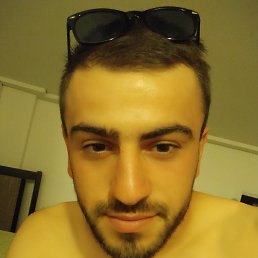 gio, 32, 