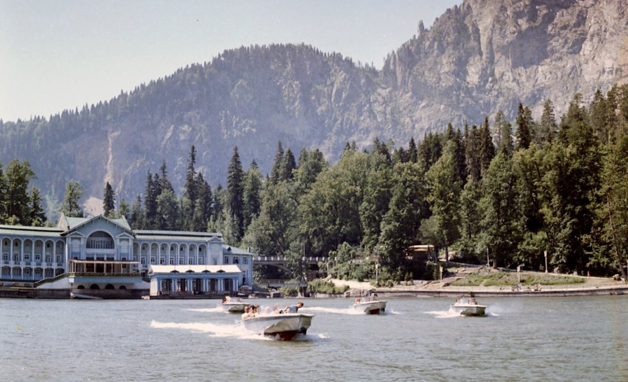 Абхазия, Озеро Рица. 1967 год. Автор фото: С. Блохин | Назад в СССР |  Фотострана | Пост №2559516803