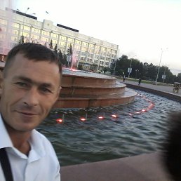 Олег, 47, Житомир
