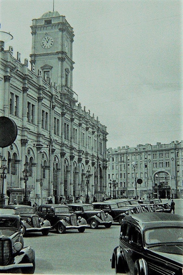 Стоянка такси у Московского вокзала, Ленинград, ... - Назад в СССР ...