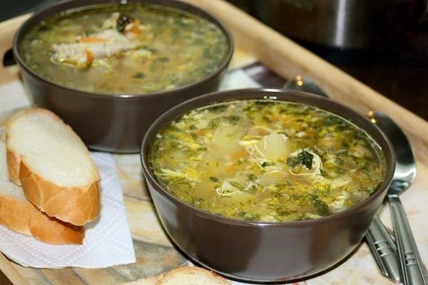 Куриный суп с яйцом.Ингредиенты на 4 л:- 0,8-1 кг курицы- 1 луковица- 1 морковь- 4-5 картофелин- 2 ...