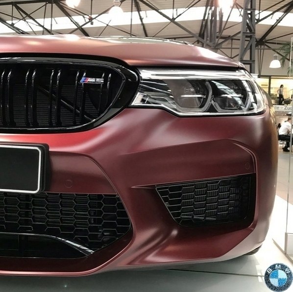 BMW F90 M5   Frozen Dark Red.Ka a? - 3