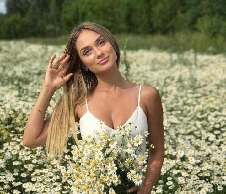 Я теперь не стремлюсь улучшать этот мир, Выдыхаю усталость. Считаю до ста. Пусть однажды крылатый ...