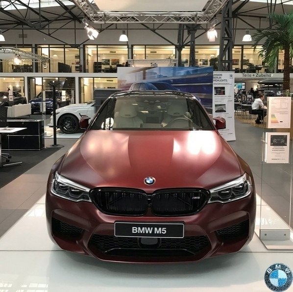 BMW F90 M5   Frozen Dark Red.Ka a? - 2