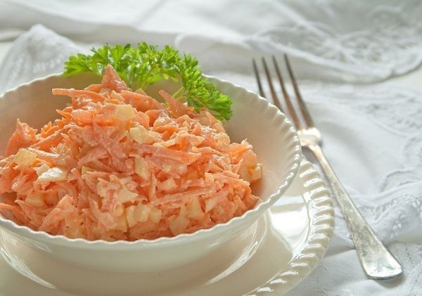5 рецептов низкокалорийных салатов с морковью. 1. Морковный салат с яйцом . На 100 гр - 88.26 ккал ... - 2