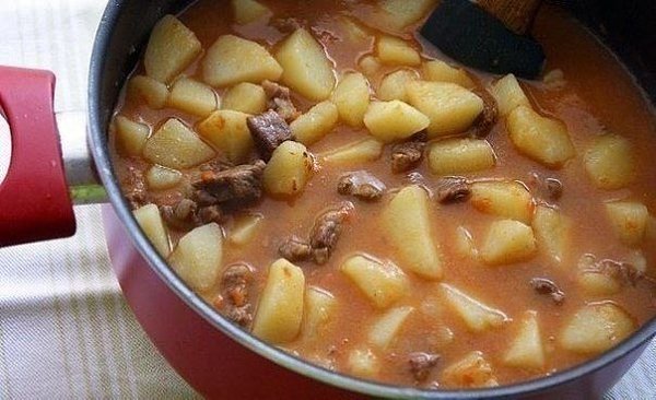 Картошечка, тушенная с мясом (как в д/садике). Вам потребуется: Говядина - 400-600 гр Чищеный ...