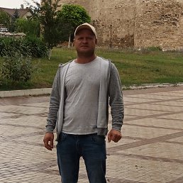 Sergiu, 37, 