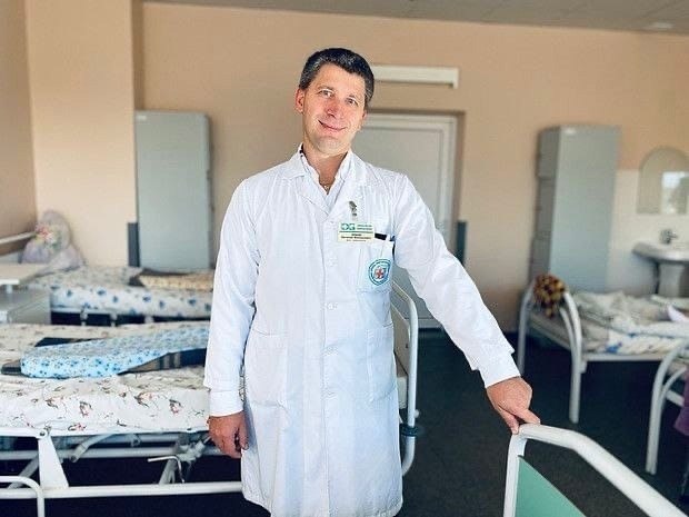 Нейрохирург спас жизнь волонтёру с опухолью мозга. Волонтёр ...