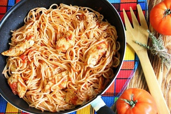 Куриная грудка с помидорами на сковороде.Ингредиенты: Грудка куриная — 400-500 гПомидоры — 400 ... - 9