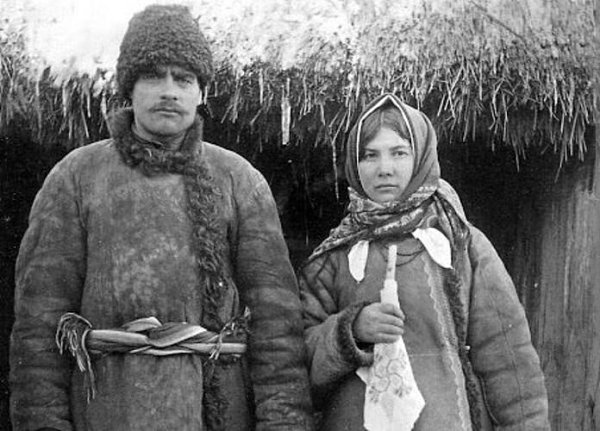 "Супруги" Сегодня супруги - это муж и жена. А лет 700 назад супругами называли "пару ...