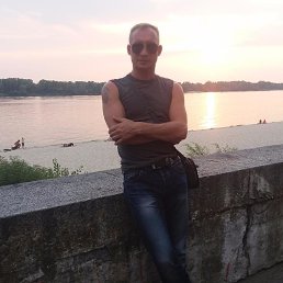 Nik, 46, 