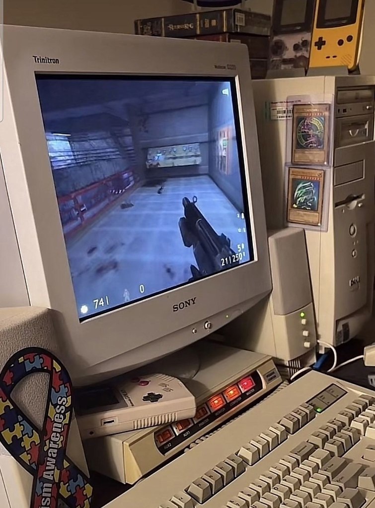 Ceoee acpoee: poya o oa ׸po Me.Ha pae  yoa Half-Life (1998), ...