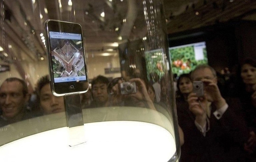 ac eeoo oepe MacWorld c epeco ya  oopapy iPhone 2G, oa eo ... - 3