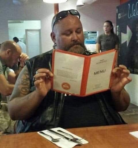 В это утро я посмотрел в зеркало и решил немедленно худеть. Потому что часики-то тикают, а я все еще ...