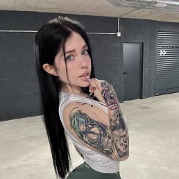 Mia, 18,  