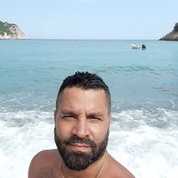 Harrys, 42, 