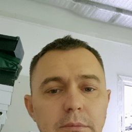 Boris, 40, 