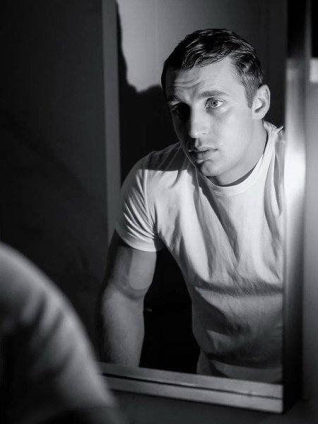 «Разочарован в ДЕВУШКАХ»: 25-летний актер Александр Стоун признался, что ему сложно доверять ... - 2