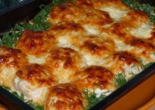 Куриные шарики в сливочном соусе. .Необыкновенная вкуснятина!Ингредиенты:500 г куриного филе1 ...
