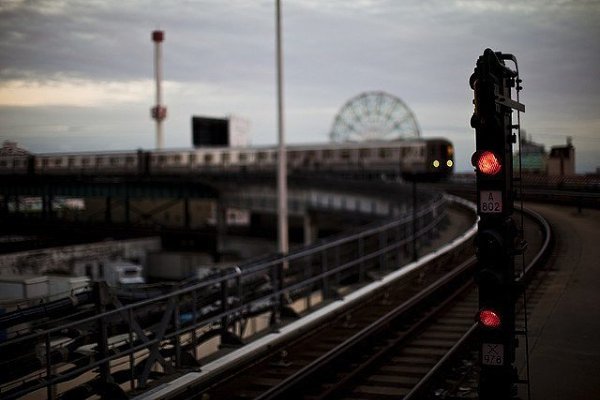 Говорят, поезда — это стук колёс, в этом есть какая-то романтика. Так вот, я так не считаю. Мне ... - 3