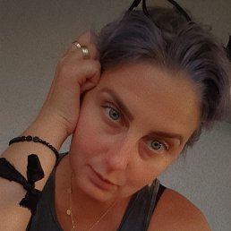 LILIA, 46, 