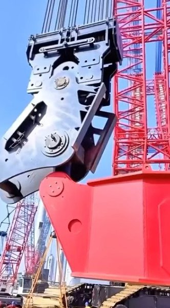 Самые большие башенные гусеничные краны в мире - 2