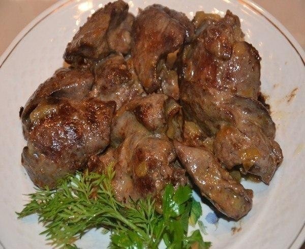 Самый вкусный рецепт печени! Печень получается мягкой, сочной, нежной! ИНГРЕДИЕНТЫ: 600 г говяжьей ...