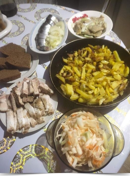 Всё равно на чугунной старой сковороде вкуснее. Парадокс ...