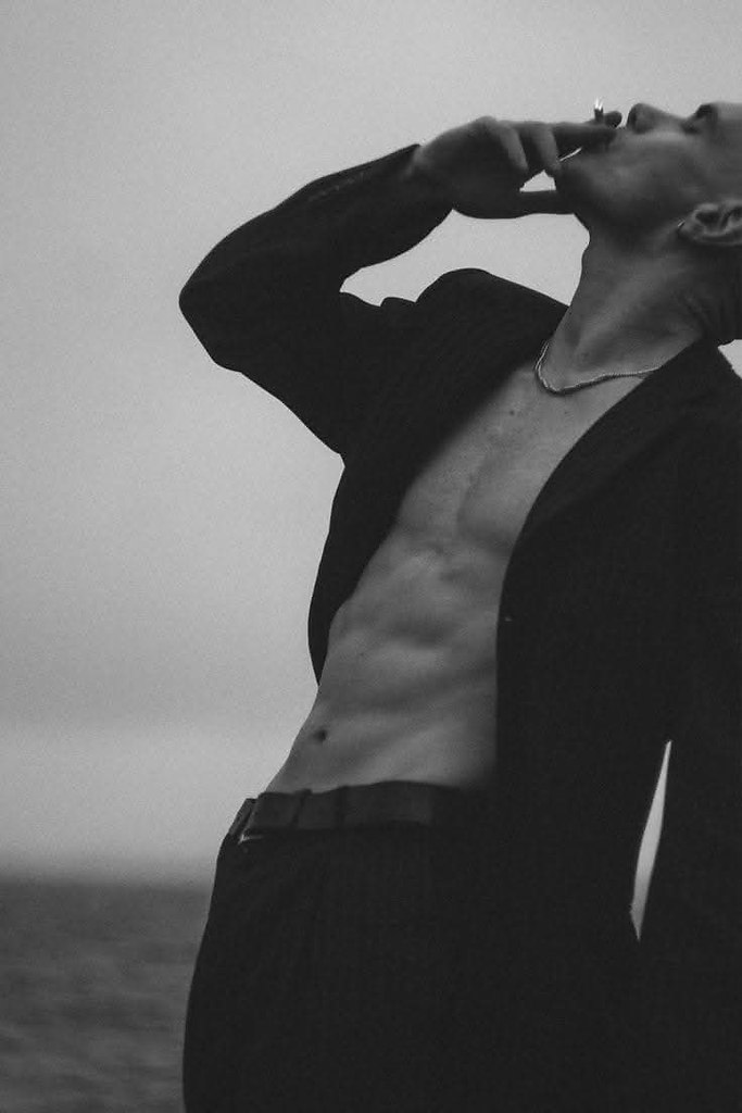 ...мы все любим врать. И то, как себя чувствуем, и о том как у нас дела... Замазываем "синяки, ...