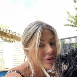 Amelia, 35, 