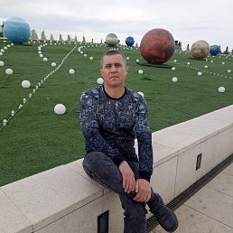 Pavel, 44, 