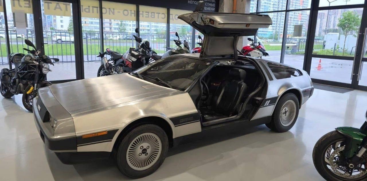     DeLorean      13 .   ...