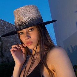 Elena, 25, 