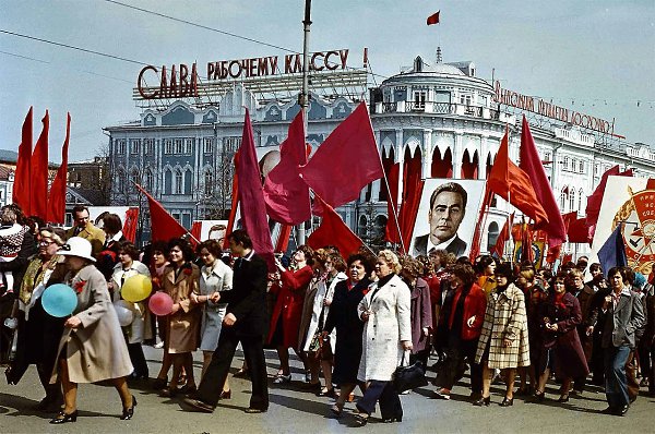 Сегодня все вспоминают Первомай и демонстрацию: шарики, песни, плакаты, мороженое… Мороженого не ... - 2