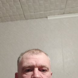 Aleksej, 44, 