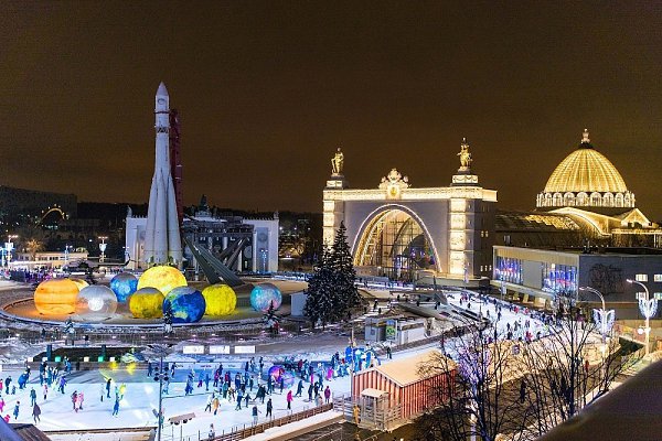 24 ноября на ВДНХ откроется каток.Ему, кстати, исполнится уже 10 лет Площадь ледового покрытия ... - 4