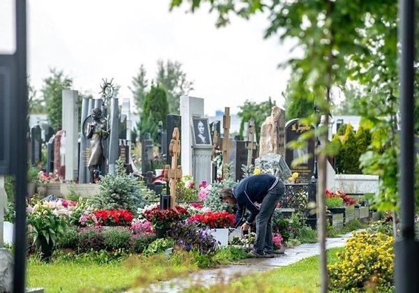 Петра Чернышева сфотографировали на могиле Анастасии Заворотнюк.