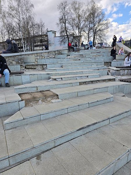 Кировчане обратили внимание на состояние лестниц на набережной.