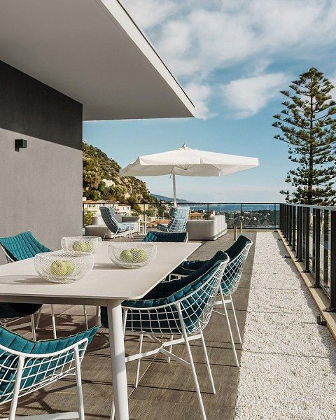 Дизайнеры Ольга Ефремова и Наталья Горлова оформили апартамент во французском городе Босолей с видом ...