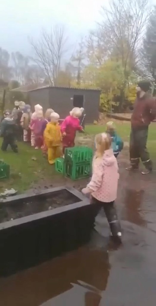        !  , ,     - 2