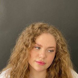 Elena, 27, 