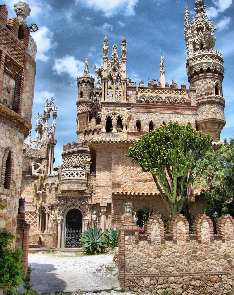   .  .   (. El Castillo Monumento de Colomares), ... - 8