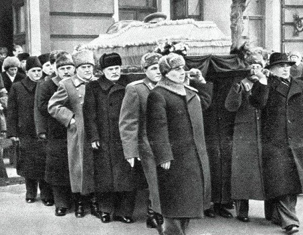 71 год назад, 9 марта 1953 года, состоялись похороны Иосифа Виссарионовича Сталина. Журнал «Огонёк» ... - 6